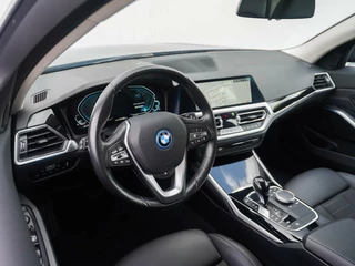 BMW 3 Serie BMW 3-serie Touring 330e 293pk Sport Line | Full LED | Carplay | Stoel/stuurverwarming | Trekhaak - afbeelding nr 24