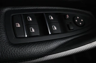 BMW 3 Serie BMW 3-serie 318i M Sport | Panoramadak | Leder |  Stoelverwarming | Camera | Sportstoelen | Navigatie | Climate control | Dodehoek detectie | Park Assist | Full LED - afbeelding nr 29