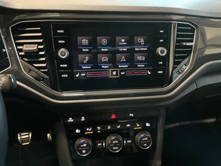 Volkswagen T-Roc Volkswagen T-Roc 1.5 TSI R-Line/ Camera/ Pano.Dak/ Virtual Dashboard - afbeelding nr 12