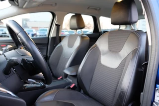 Ford Focus Ford Focus Wagon 1.5 Titanium 150pk | Half leder | Winterpack | 1.500kg trekgewicht | Dealeronderhouden | Navigatie | Parkeersensoren voor & Achter - afbeelding nr 11