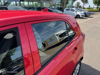 Kia Picanto Kia Picanto 1.0 MPi Dynamic Line   Navigatie , Achteruit rij camera  Aple Carp[lay / Android Auto  , Bleutooth , Spotify   Ectr ramen , Centrale deurvergrendeling met afstandbediening , Rood Metaallak ! - afbeelding nr 12