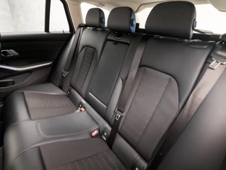 BMW 3 Serie BMW 3 Serie Touring 320i Sportline Shadow 184Pk Automaat (APPLE CARPLAY, GROOT NAVI, CAMERA, LEDER, ADAPTIVE CRUISE, SFEERVERLICHTING, SPORTSTOELEN, HIFI, TREKHAAK ELEKTRISCH, GETINT GLAS, NIEUWSTAAT) - afbeelding nr 15