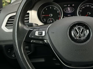 Volkswagen Golf Sportsvan Volkswagen Golf Sportsvan 1.0 TSI Connected Series, NL AUTO, NAP, ECC-AIRCO, NAVI, DODEHOEK, CRUISE, CAMERA, PARKEERSENSOREN, TREKHAAK, LICHTMETAAL 16