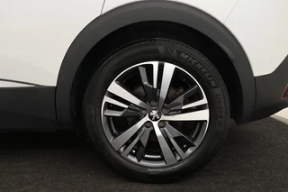 Peugeot 3008 Peugeot 3008 1.6 HYbrid 225 Allure | Stoelverwarming | Adaptive cruise | Camera | Carplay | Half leder | Navigatie | PDC | Sfeerverlichting | Full LED - afbeelding nr 32