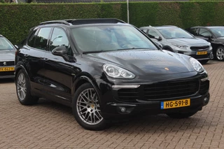 Porsche Cayenne Porsche Cayenne 3.0 S E-Hybrid / Panoramdak / Camera / 20'' / Luchtvering / Bose / Sportchrono / Stuurverwarming / Leder / Stoelverwarming / Cruise Control - afbeelding nr 31