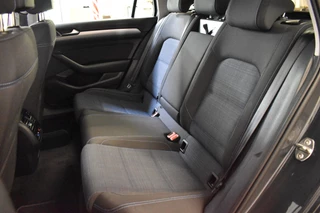 Volkswagen Passat Volkswagen Passat Variant GTE 218PK DSG HYBRID BUSINESS CAMERA/NAVI/MASSAGE - afbeelding nr 18