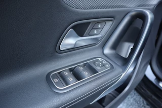 Mercedes-Benz A-Klasse Mercedes-Benz A-Klasse 250 e Luxury Sfeer verlichting / Widescreen / Camera / Carplay / - afbeelding nr 14