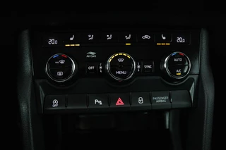 Škoda Karoq Skoda Karoq 1.5 TSI ACT Style Business (PANORAMADAK, CRUISE ADAPTIEF, PARKEERSENSOREN, STOELVERWARMING, NAVIGATIE, AUTOMAAT) - afbeelding nr 22