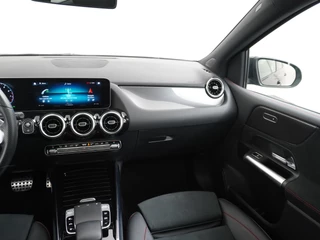 Mercedes-Benz B-Klasse Mercedes-Benz B-Klasse 180 AMG // Panoramadak // Camera // Augemented Reality // Carplay // Elek. Achterklep // Night Pakket // Cruise Control - afbeelding nr 19