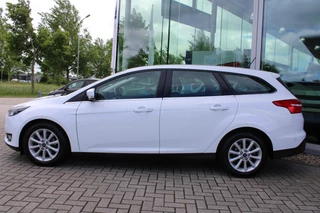 Ford Focus Ford Focus Wagon 1.0 EcoBoost Titanium | Navigatie | Climate Control | Cruise Control | Lichtmetalen Velgen | Voorruitverwarming - afbeelding nr 2