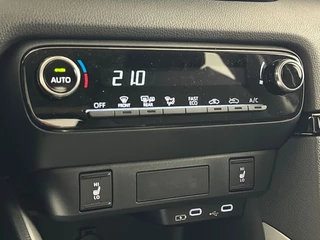 Toyota Yaris Toyota Yaris 1.5 Hybrid 115 Business | Parkeersensoren voor + achter | Stuurverwarming | Stoelverwarming - afbeelding nr 17
