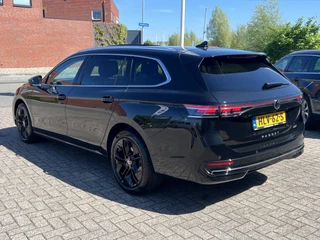 Volkswagen Passat Navigatie Panoramadak Trekhaak IQ Light Leder Elek Stoelen + Verwarming + Koeling + Massage 360 Camera Extra Getint Glas Vol Opties BTW Auto MHEV - afbeelding nr 3