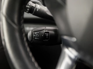 Peugeot 2008 Automaat (APPLE CARPLAY, NAVIGATIE, CLIMATE, LEDER, CRUISE, SPORTSTOELEN, PARKEERSENSOREN, CRUISE, NIEUWE APK, NIEUWSTAAT) - afbeelding nr 20