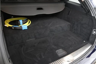Mercedes-Benz C-Klasse Mercedes-Benz C-klasse 300e AMG | Panoramadak | Stoelverwarming |  360 camera | Trekhaak | Carplay | Dodehoek detectie | Matrix LED | Navigatie | Half leder - afbeelding nr 31
