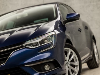 Renault Mégane (NAVIGATIE, CLIMATE, LED KOPLAMPEN, KEYLESS, SPORTSTOELEN, GETINT GLAS, PARKEERSENSOREN, LANE ASSIST, CRUISE, NIEUWE APK, NIEUWSTAAT) - afbeelding nr 26