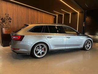 Škoda Superb Skoda Superb Combi 2.0 TDI Laurin & Klement Pano 190pk DSG - afbeelding nr 50