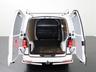 Volkswagen Transporter Volkswagen Transporter 2.0TDI 150PK Lang Highline | Imperiaal | Trekhaak | Navigatie | Airco | 3-Persoons - afbeelding nr 4