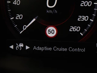 Volvo V90 Volvo V90 2.0 T8 AWD R-Design | Panoramadak | Head-Up | Trekhaak | Stoel & stuurverwarming | Leder | 360 camera | Luchtvering | Harman/Kardon | Adaptive cruise | Achterbankverwarming - afbeelding nr 29