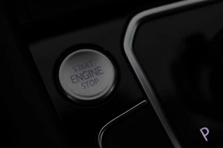 Volkswagen Passat Volkswagen Passat 1.4 TSI PHEV GTE | Head-Up | Stoelverwarming |  Camera | Adaptive cruise | Massage | Side Assist | Carplay | Matrix LED | Achterbankverwarming | Navigatie - afbeelding nr 28