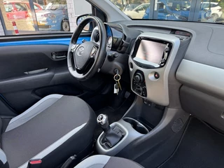 Toyota Aygo Toyota Aygo 1.0 VVT-i x-play 5Drs Camera NAP - afbeelding nr 2