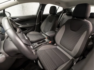 Opel Astra Opel Astra 1.2 Edition (APPLE CARPLAY, CAMERA, CRUISE, SPORTSTOELEN, LED KOPLAMPEN, PARKEERSENSOREN, LM VELGEN, NIEUWSTAAT) - afbeelding nr 14
