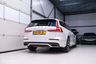 Volvo V60 Volvo V60 2.0 T8 Recharge AWD R-Design | NL auto | DAB+ | CarPlay | Adaptive | Blis | Rijklaar | - afbeelding nr 17