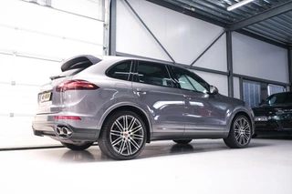 Porsche Cayenne Porsche Cayenne 3.0 S E-Hybrid 416 pk | NL auto NAP | Rijklaarprijs | Bose | Panoramadak | 21 inch | Meteorgrey | - afbeelding nr 5