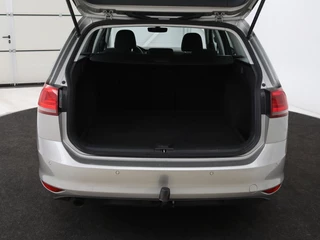 Volkswagen Golf Volkswagen Golf 1.0 TSI Connected Series | Carplay | Camera |  Navigatie | Climate control | Parkeerhulp | Cruise control | Sportstoelen - afbeelding nr 10