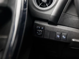 Toyota Auris Toyota Auris Touring Sports 1.8 Hybrid Sport Automaat (PANORAMADAK, NAVIGATIE, LEDER, STOELVERWARMING, CAMERA, SPORTSTOELEN, KEYLESS, LED KOPLAMPEN, NIEUWE APK, NIEUWSTAAT) - afbeelding nr 27