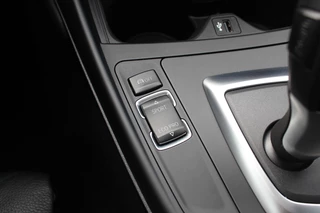 BMW 1 Serie BMW 1 Serie 118i High Exe. M Sport / Schuifdak / Camera / Leder / 18'' / Navigatie / Sportstoelen / Stoelverwarming / DAB / Cruise Control - afbeelding nr 18