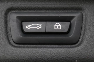 BMW 3 Serie BMW 3-serie 320e M Sport | Head-Up | Stoel & stuurverwarming |  Adaptive cruise | Sportstoelen | Adaptief LED | Sfeerverlichting | Camera | Carplay | Leder/Alcantara - afbeelding nr 33