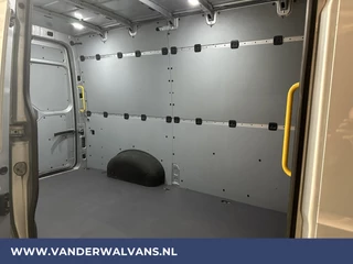 Volkswagen Crafter Volkswagen Crafter 2.0 TDI 140 pk L3H3 L2H2 Euro6 Airco | PDC | 3000kg trekvermogen | Apple Carplay Android Auto, Parkeersensoren, Bijrijdersbank, zilver - afbeelding nr 9