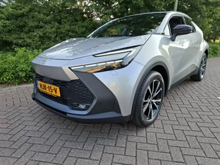 Toyota C-HR Toyota C-HR 2.0 PHEV 220 First parkeersensoren voor en achter - afbeelding nr 2