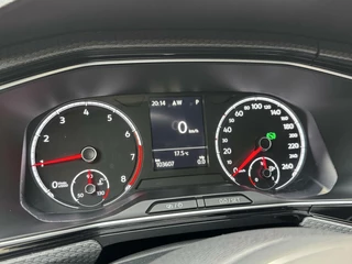 Volkswagen T-Cross Volkswagen T-Cross 1.0 TSI R-line Automaat | LED | Trekhaak |  Getint glas | Climate control | Cruise control adaptief | Lane assist | Dode hoek detectie | DAB | Navigatiesysteem | Inklapbare spiegels | Parkeersensoren voor en achter - afbeelding nr 5