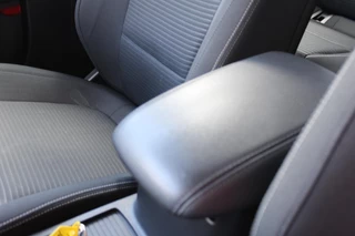 Ford Focus Ford Focus 1.0 EcoBoost Titanium Business | Winter Pack | Full LED | 10-weg verstelbare stoel | 17 inch | Camera | Head up Display | Bang&Olufsen - afbeelding nr 31