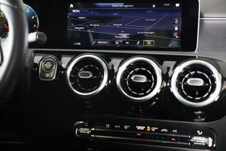 Mercedes-Benz A-Klasse Mercedes-Benz A-klasse 180 AMG 45 Look / AUT / Cruise Control / Camera / F1 Flippers / Navi / Led / Pdc / Xenon / 20 Inch - afbeelding nr 12