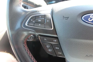 Ford Focus Ford Focus Wagon 1.5 Red Edition 18Inch/Trekhaak/NAP/Cruise - afbeelding nr 16