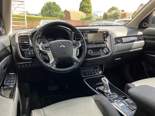 Mitsubishi Outlander Mitsubishi Outlander 2.0 PHEV Instyle+ 203 pk 4WD AUT. | 1e eigenaar | dealer onderhouden | navigatie | trekhaak | leder interieur - afbeelding nr 15
