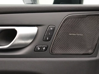 Volvo XC60 Volvo XC60 T8 PLUG-IN HYBRID ULTIMATE DARK 21INCH 360GR CAM FULL-LED SCHUIF - afbeelding nr 13