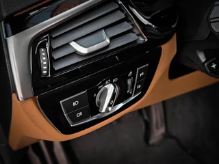 BMW 5 Serie BMW 5-serie Touring 530d xDrive M-Sport | HUD | PANO | H&K | TREKHAAK | LEER | CARPLAY | FULL OPTION - afbeelding nr 30