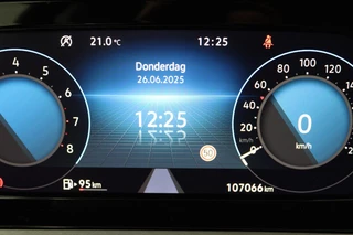 Volkswagen Golf Volkswagen Golf 1.0 TSI Life (PARKEERSENSOREN, CRUISE CONTROL ADAPTIEF, NAVIGATIE, NL-AUTO) - afbeelding nr 6