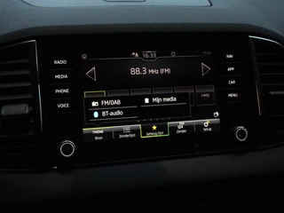 Škoda Karoq Skoda Karoq 1.5 TSI 150pk DSG Ambition | Navigatie | Apple Carpla/Android Auto | Camera | Climate Control | Adaptive Cruise control | Lichtmetalen Velgen - afbeelding nr 21