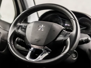 Peugeot 2008 Automaat (APPLE CARPLAY, NAVIGATIE, CAMERA, CLIMATE, CRUISE, SPORTSTOELEN, PARKEERSENSOREN, NIEUWE APK, NIEUWSTAAT) - afbeelding nr 18