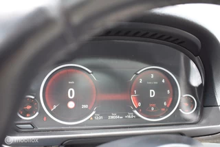 BMW 5 Serie BMW 520d Touring Luxury Mineralgrau Leder Pano HUD 360°Cam Comfortstoelen Keyless 18