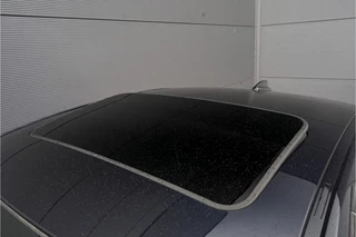 BMW 3 Serie BMW 3 Serie 330i xDrive High Ex M-Sport Individual Schuifdak Navi Pro 18