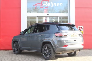 Jeep Compass Jeep Compass 4xe 240PK Plug-in Hybrid S | PANORAMISCH SCHUIF/KANTELDAK | ALPINE AUDIO SYSTEM | ELEKTRISCH VERSTELBARE VOORSTOELEN | 360° CAMERA | KEYLESS ENTRY/START | LEDEREN BEKLEDING | DRAADLOZE APPLE CARPLAY/ANDROID AUTO | NAVIGATIE | DODEHOEK DETECTIE | DRAADLOZE TELEFOONLADER | STOEL/STUUR VERWARMING | 19