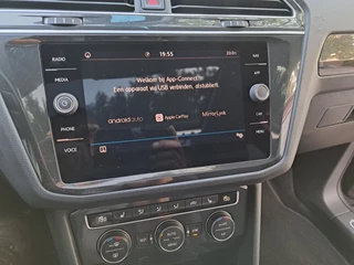 Volkswagen Tiguan Volkswagen Tiguan 1.5 TSI 150 Pk ACT Highline Dsg-7 Pano Digitaal dashboard - afbeelding nr 25