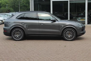 Porsche Cayenne Porsche Cayenne 3.0 E-Hybrid / Trekhaak / Panoramadak / 360Camera / Head-up / 21'' / Keyless / Bose / Sportchrono / Softclose / Stuurverwarming / Leder / Cruise Control - afbeelding nr 5