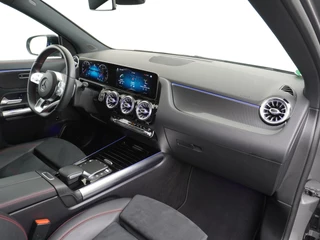 Mercedes-Benz GLA Mercedes-Benz GLA 200 AMG // Camera // Sfeerverlichting // Night Pakket // Augmented Reality // Carplay // 19