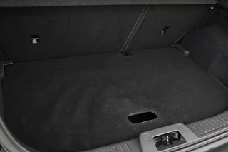 Ford Fiesta Ford Fiesta 1.0 EcoBoost Titanium | Camera | Trekhaak |  Climate control | Navigatie | Cruise control | Verwarmde voorruit | PDC | Regensensor - afbeelding nr 10